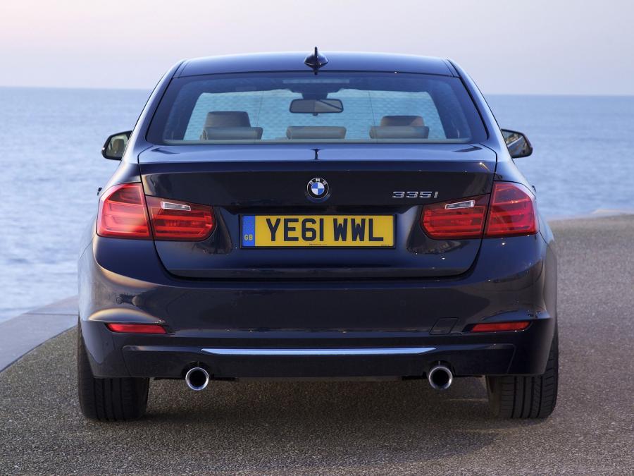  BMW 335i Sedan Luxury Line 2012 года  (UK) (фото 13 из 16)